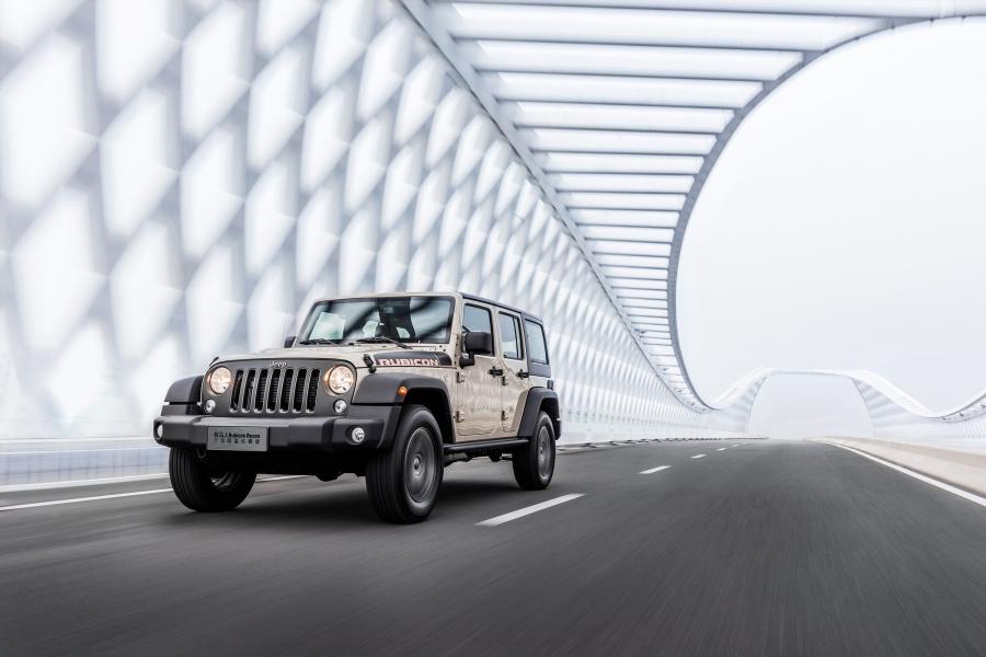  Jeep Wrangler Unlimited Rubicon Recon (JK) 2017 года  (CN) (фото 1 из 8)